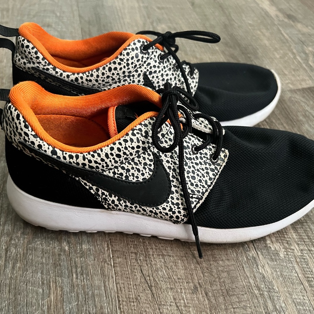 Special Edition Nike Roshe Kids Sneakers